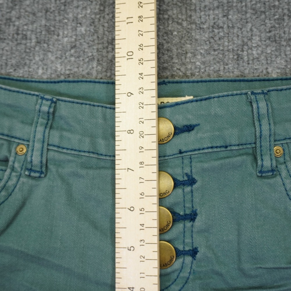NEW Billabong Shorts Women 26 Buttoned Up Salt Washed Distressed Denim Beachwear - Picture 6 of 9